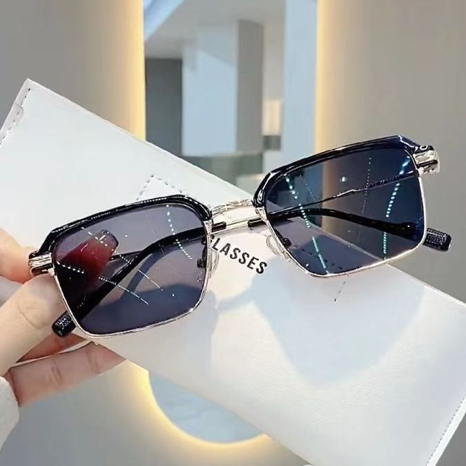 Half-frame color-changing myopia glasses men's ruffian handsome fashionable square face small professional glasses anti-blue light anti-ultraviolet eye protection