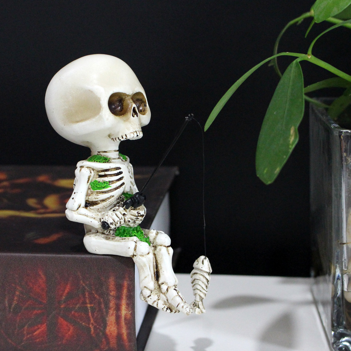 Cross-border New Fishing Skull Ornaments Creative Resin Skull Decorative Statue Courtyard Garden Landscape Crafts