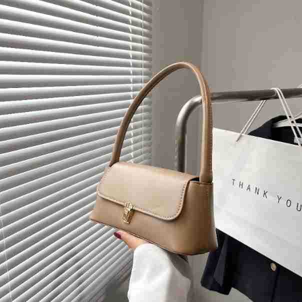 New Style Bag Women's 2023 Summer Fashion Retro Underarm Bag Fashionable Niche Portable Shoulder Bag Popular Baguette Bag