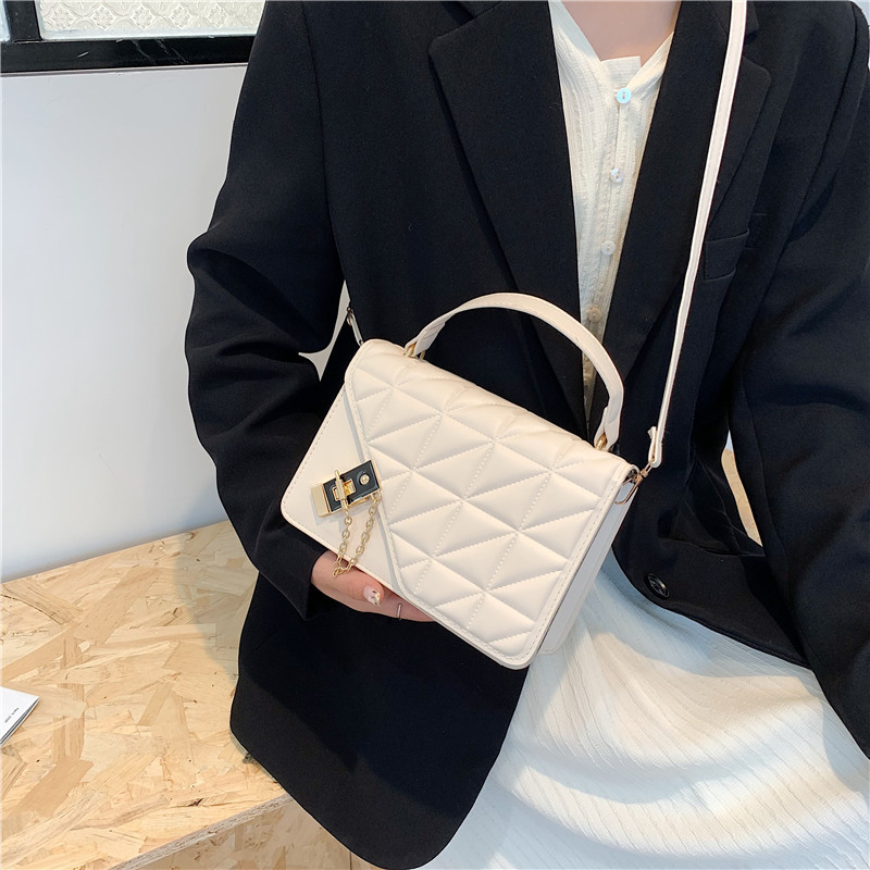 Bag women's 2022 fashion Joker popular handbag solid color indentation rhombus ins shoulder slung women's bag wholesale