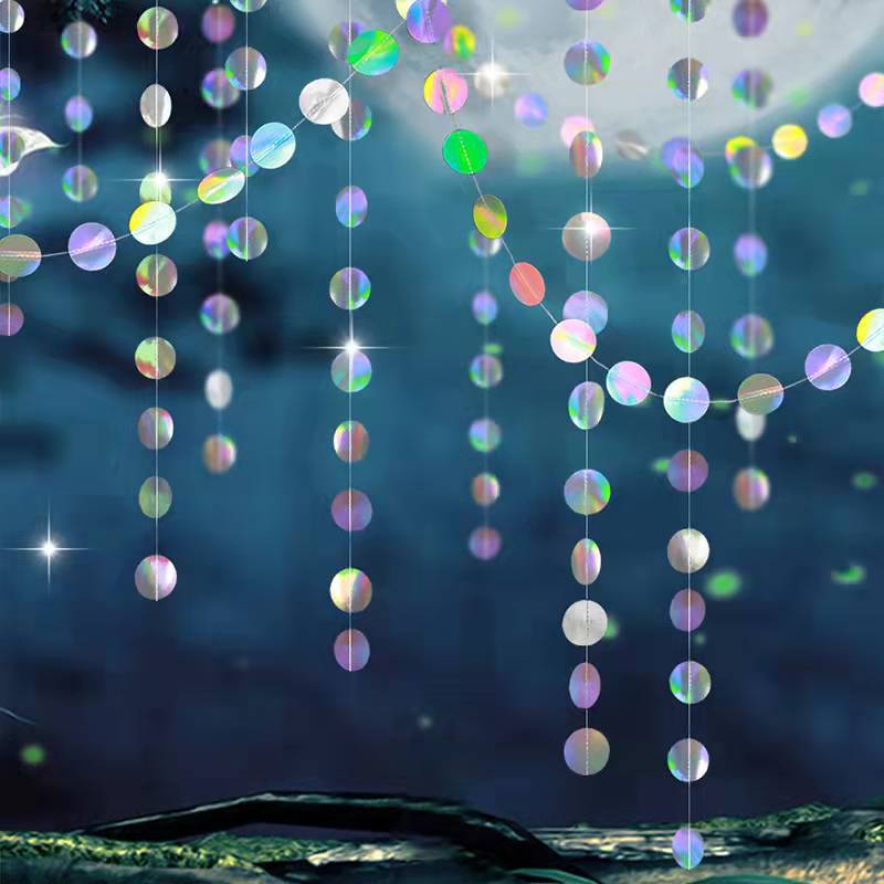 Decorate the ceiling of the bar with reflective, colorful circular, triangular flags, rainbow, dazzling pentagonal stars, and flower-shaped flags.