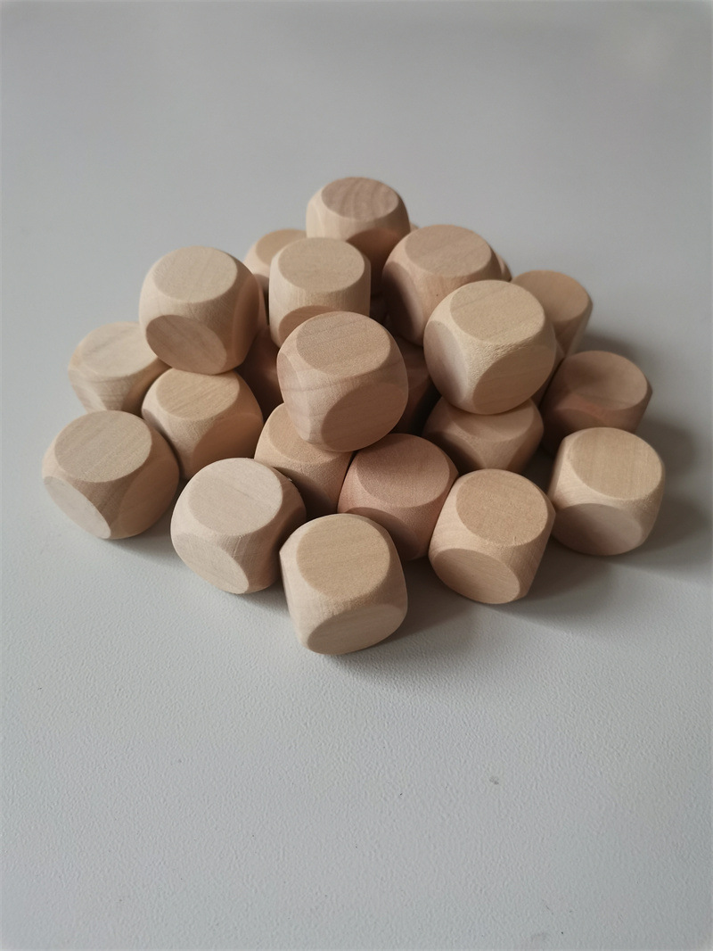 Factory wholesale quality level big dice 3cm blank solid wood color processing activity props table game accessories