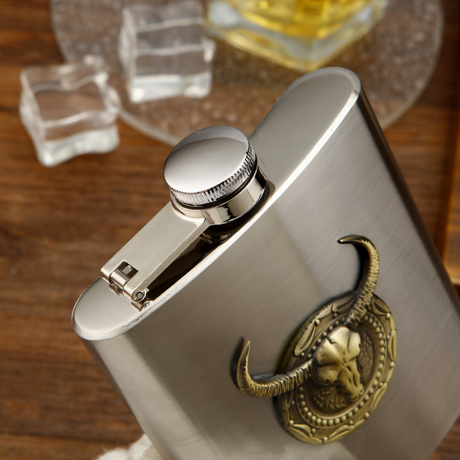 Stainless steel Bullhead standard wine pot, wine, coffee, drinks, portable, small size funnel, glossy and simple