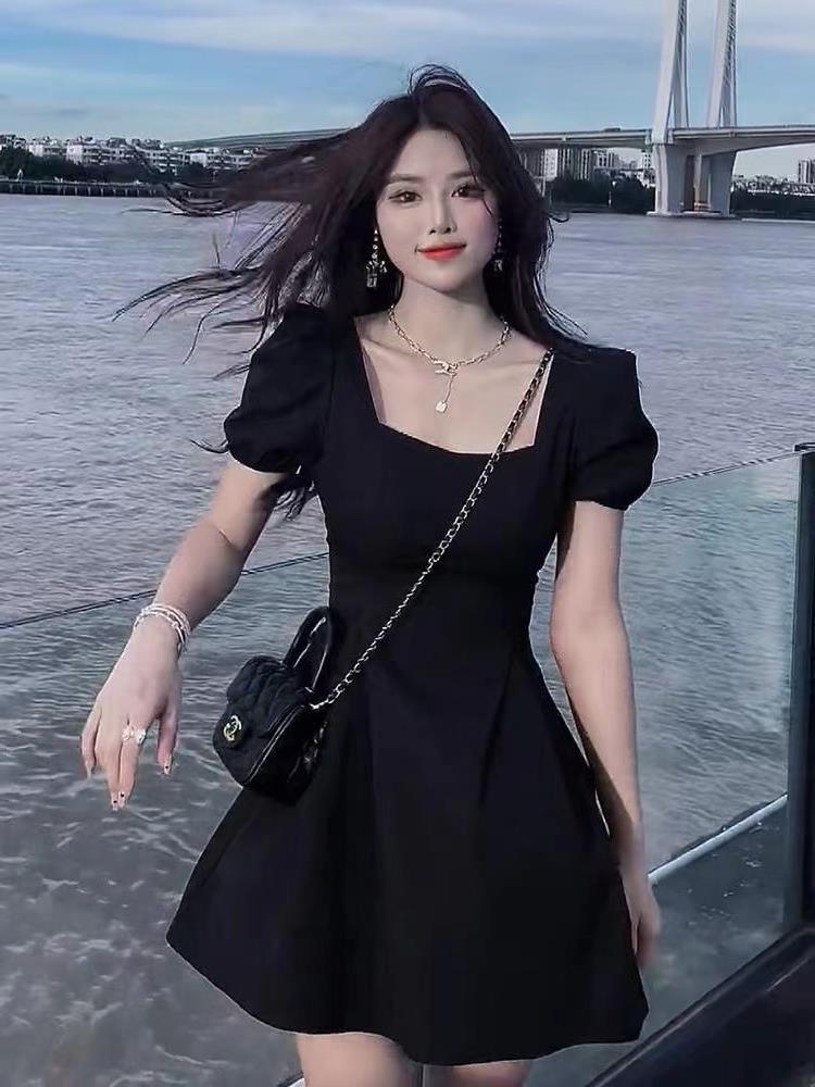 High-end Hepburn Style Small Black Dress Women's Summer New French Style Retro Square Collar Puff Sleeve Tight Waist Dress Sweet and Spicy