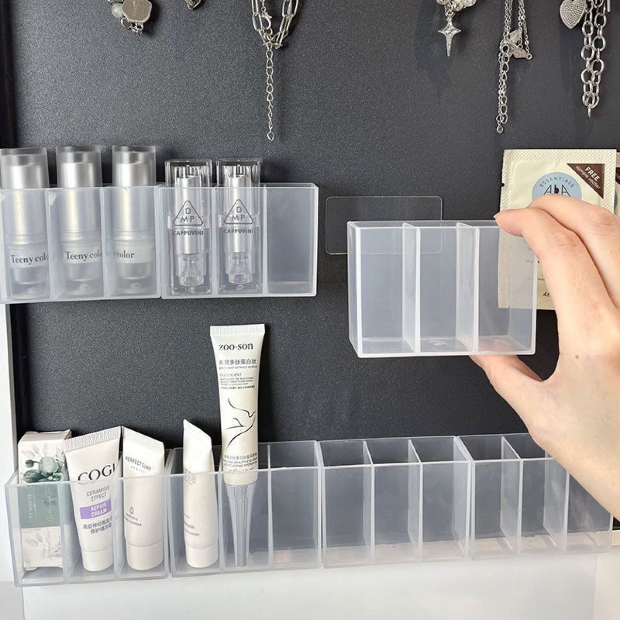 Punch-free wall-mounted grid box mirror cabinet small storage box eyebrow Clip scissors eyebrow pencil brush lipstick storage rack