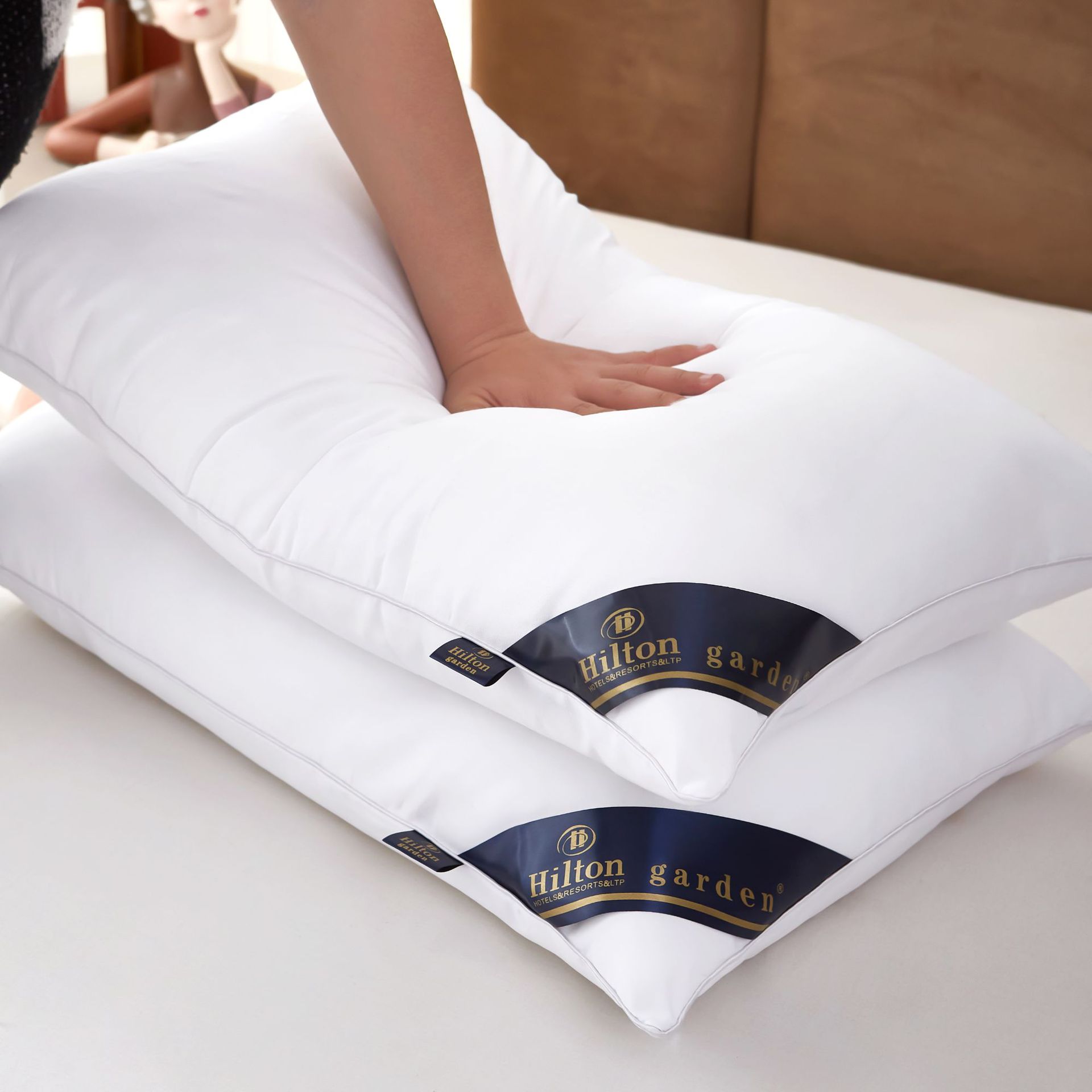 Hilton pillow Star hotel pillow core home dormitory pillow B & B pillow core will sell gift pillow factory wholesale