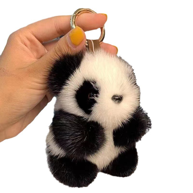 国境を越えた卸売りはかわいい洗練されたぬいぐるみパンダの高級バッグにネットの赤い誕生日プレゼントのキーホルダーを飾っている|undefined