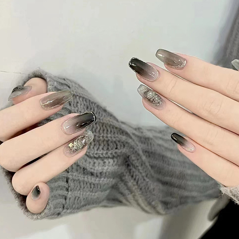 Dark mysterious halo dyeing wearing armor gradient French autumn and winter white fake nails finished wholesale 24 boxed