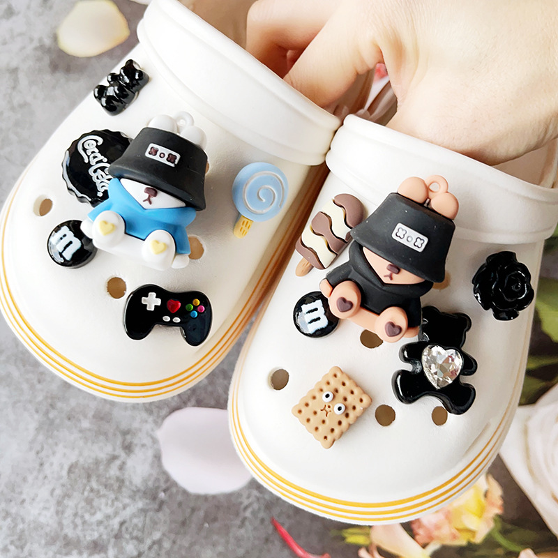 Shoes flower hole shoes buckle suit cartoon personality three-dimensional doll slippers sandals accessories detachable decorative buckle