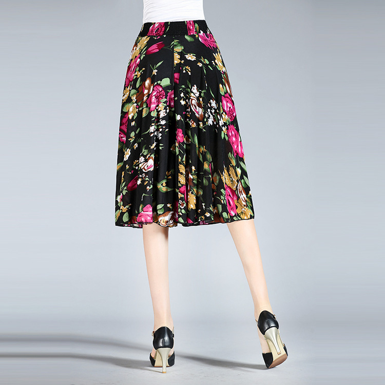 A pair of generation hair summer elastic waist ethnic style small floral five-length pants skirt pants high waist pants wide leg pants