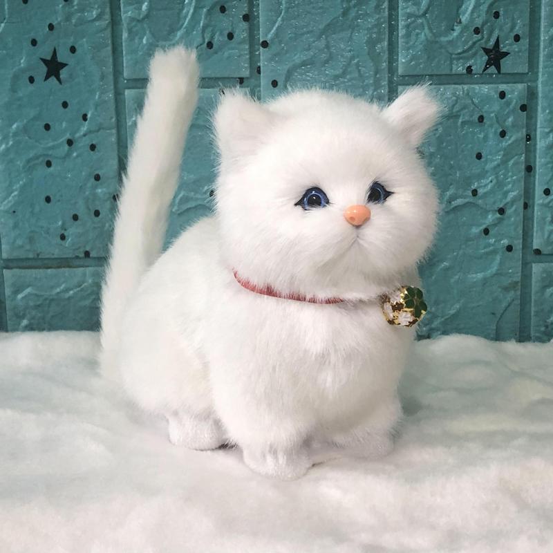 猫と呼ばれます。子供の人形のおもちゃの誕生日プレゼントです。|undefined