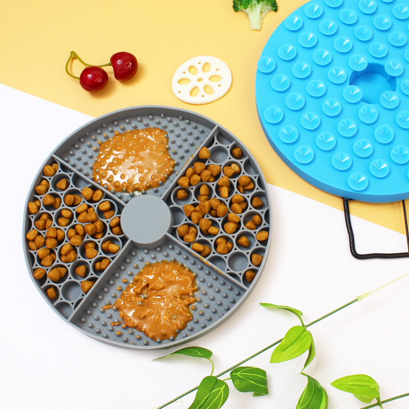 New silicone pet licking pad outing pet slow feeder with suction cup slow feeding pad dog licking pad