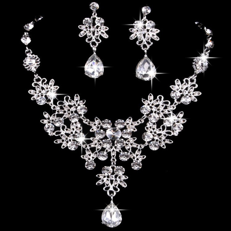 奇福の新商品の花嫁のアクセサリーの蝶の大きい水滴のネックレスのイヤリングのセットの結婚式のアクセサリーの結婚の糸のアクセサリー|undefined