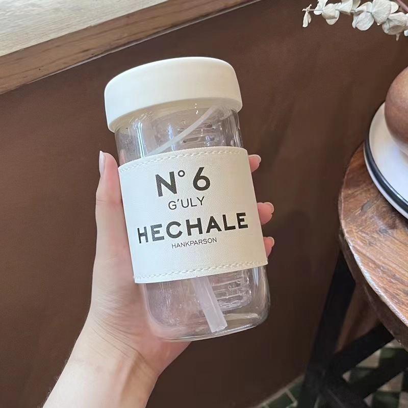The leather case of milk tea glass and plastic cup can be insulated with many styles and beautiful products