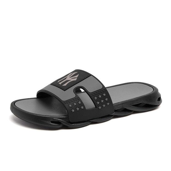 Slippers Men's Outdoor Wear Beach Anti-slip Trendy Sandals Summer Household Fashionable Casual Slides Outdoor Men's Slippers