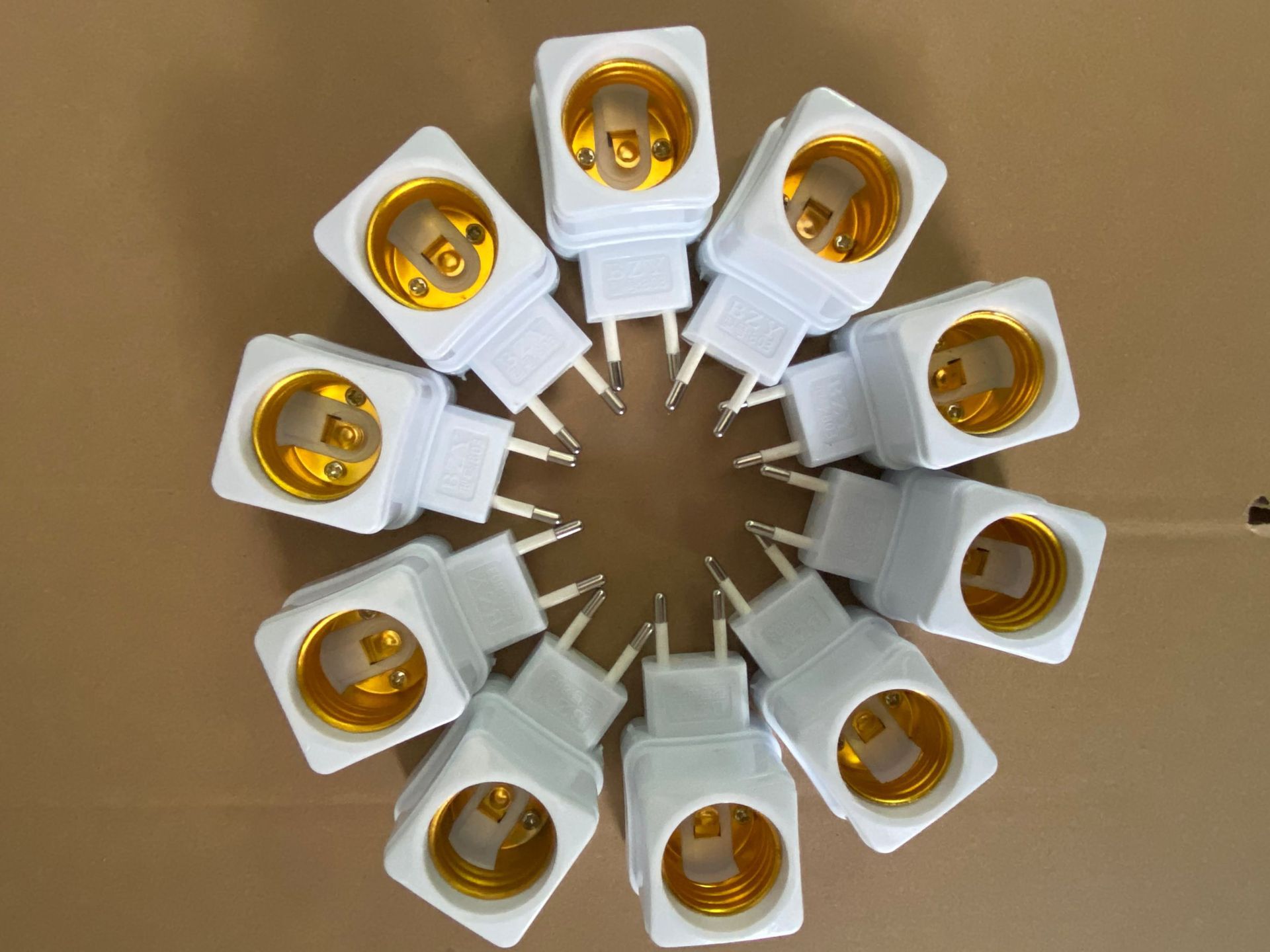 BZY standard words Factory Direct E27 screw lamp cap pipe lamp holder LED bulb conversion European square lamp cap