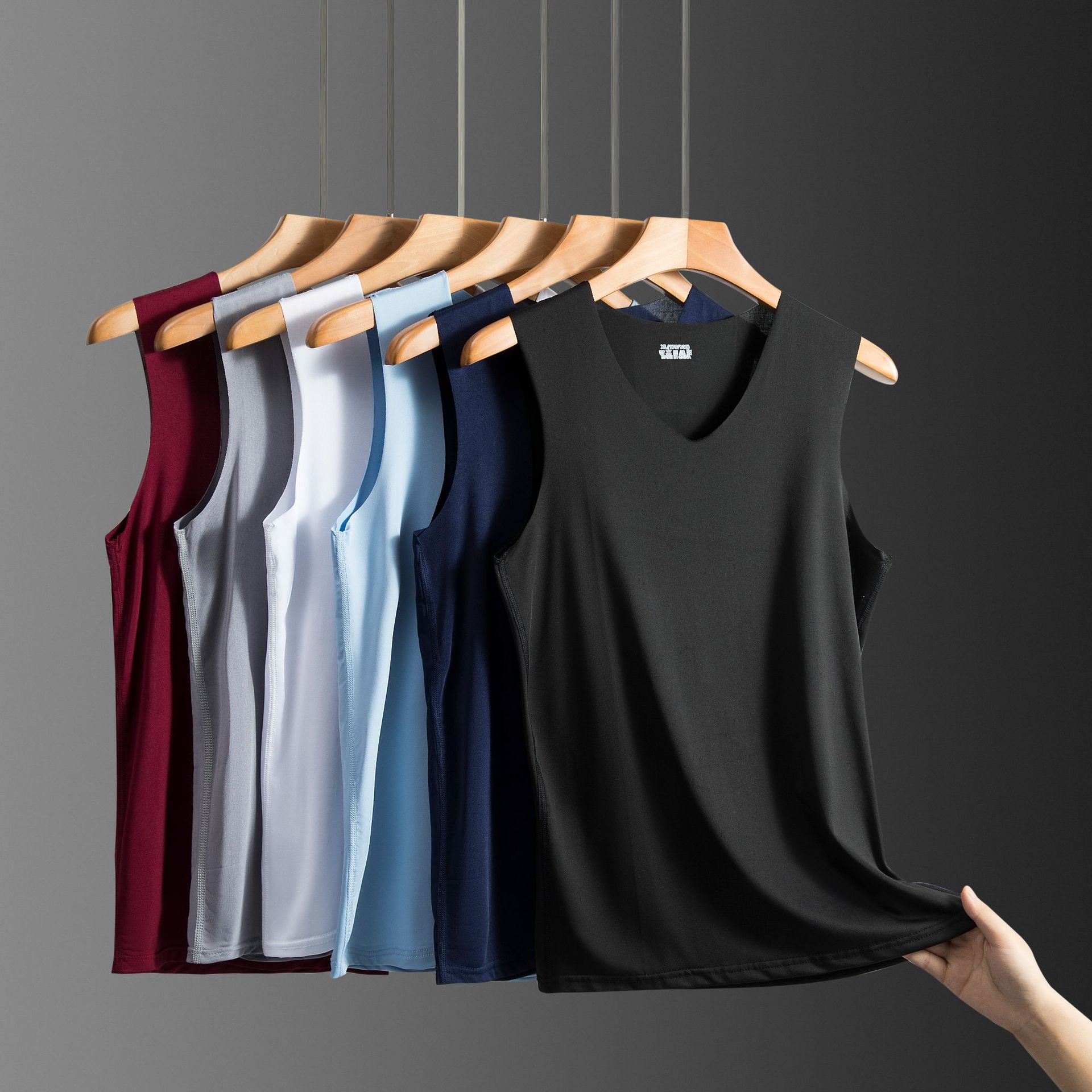 Men's Traceless Vest Sleeveless V-neck Casual Cut Ice Silk Tight Sports Hurdle Super Elastic Summer Slim