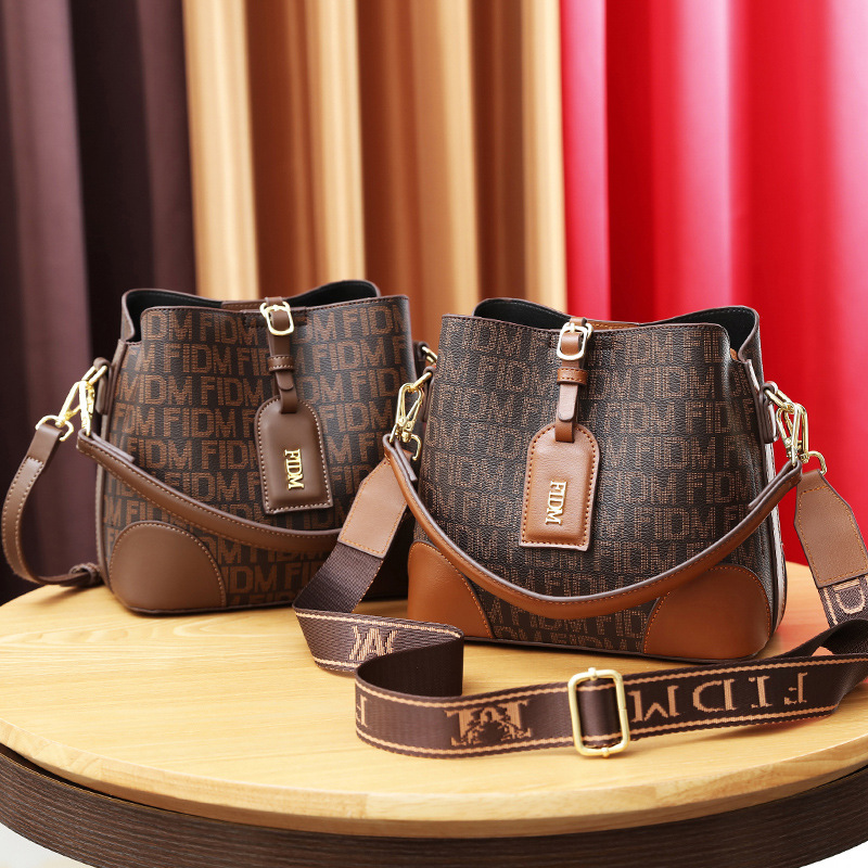 Autumn and winter small bag women's bag 2024 new fashion Korean soft leather bucket bag ladies shoulder messenger bag wholesale