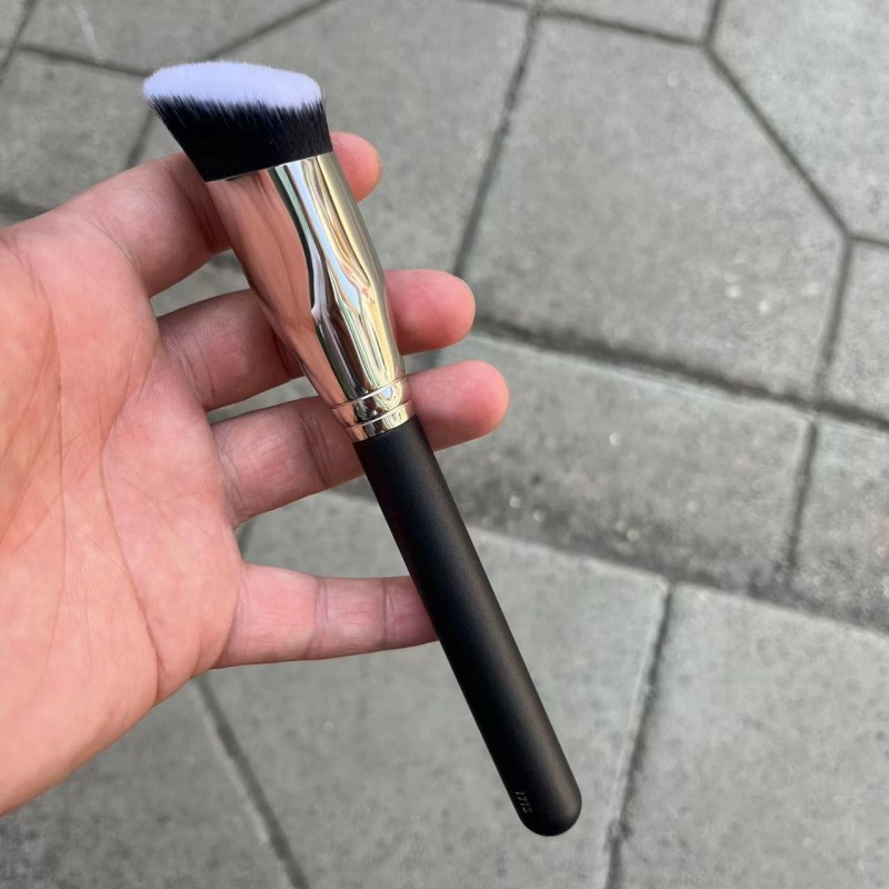 23 New 171S oblique flat head foundation brush ladder magic Cangzhou No powder seamless concealer makeup brush