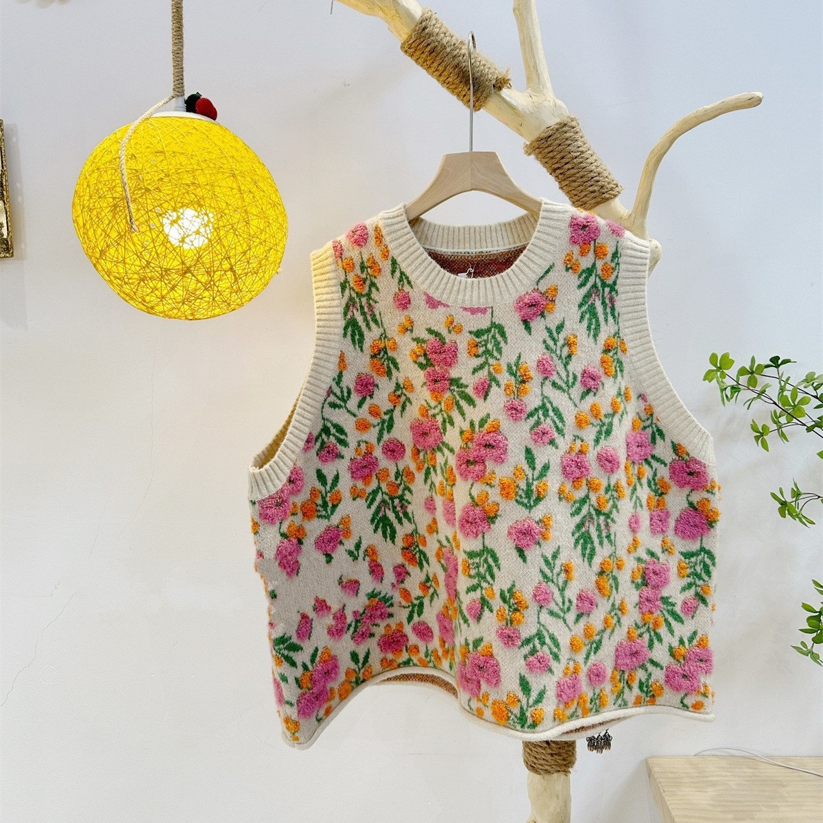 Sleeveless Three-dimensional Floral Knitted Vest Women's Spring 2023 New Style Lazy Style Loose Age-reducing All-match Stacked Vest