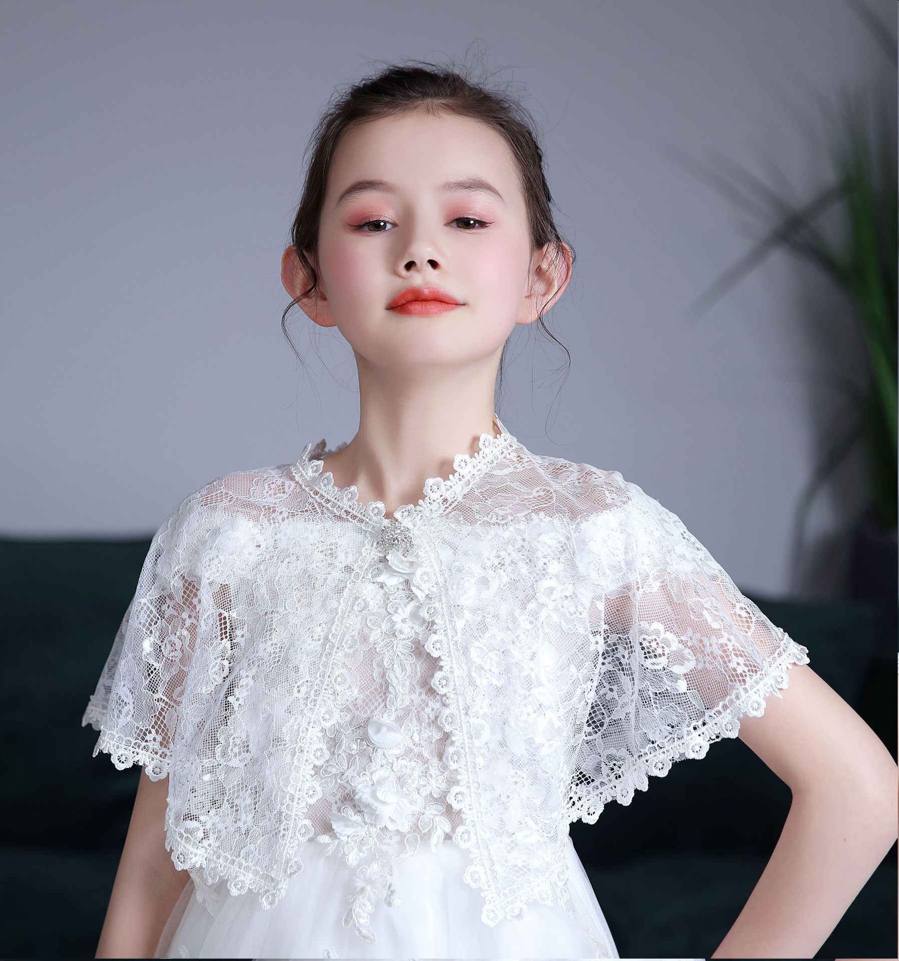 2021 spring and summer home children's small shawl flower girl dress shooting outside lace diamond buckle Korean small coat women's cute