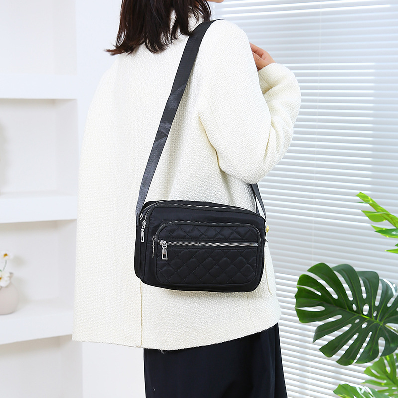 Women's bag Korean fashion new embroidery thread middle-aged and elderly large capacity shoulder crossbody cloth bag stall supply factory price wholesale