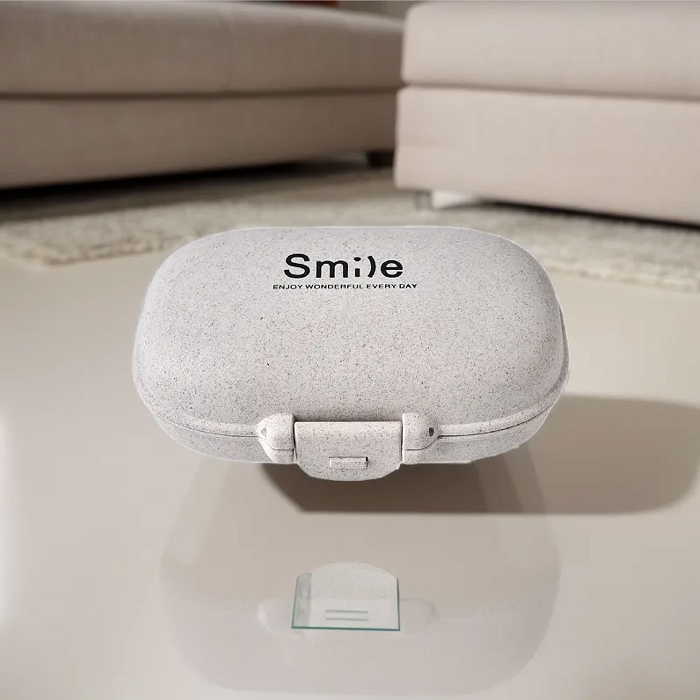 Factory Direct Supply 4-grid medicine box travel portable macaron four-grid mini plastic small medicine box storage box printing