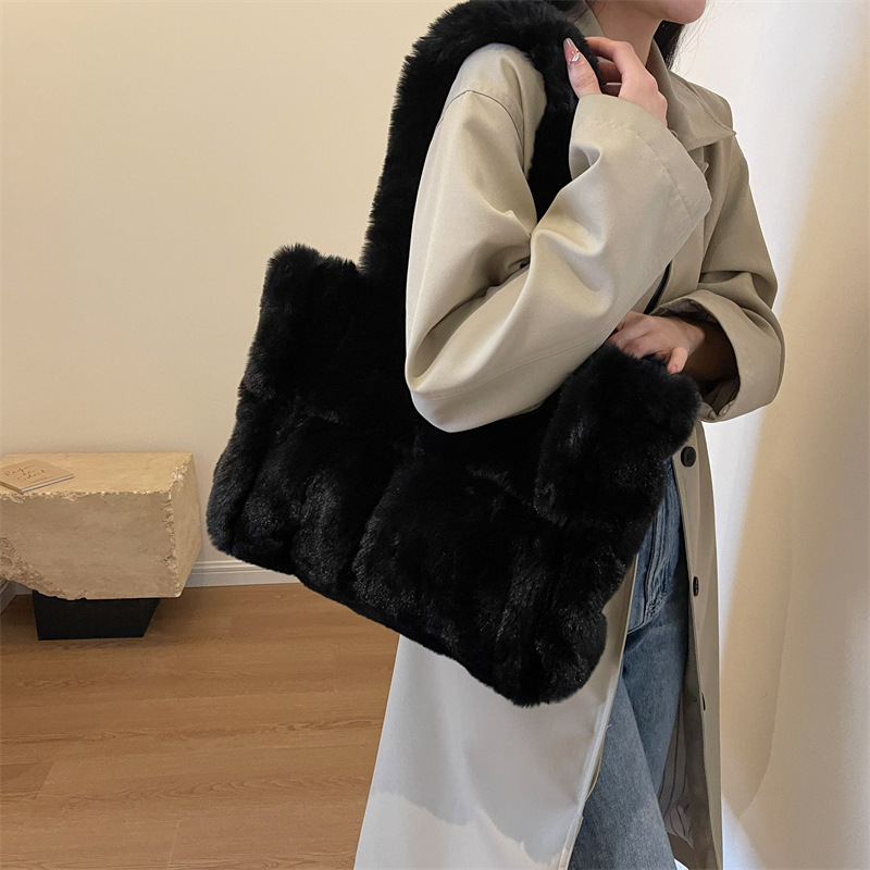 Plush bag women's high-grade sentong Qin tote bag western style all-match shoulder Women's bag large capacity portable furry bag