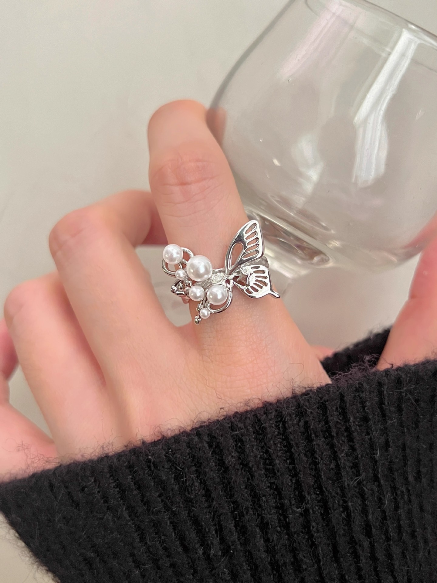 Schmetterling Perle Metall dreidimensionaler Hohlring weiblicher Nischendesign vielseitiger Zeigefingerring Ins-Ring_voghion.com
