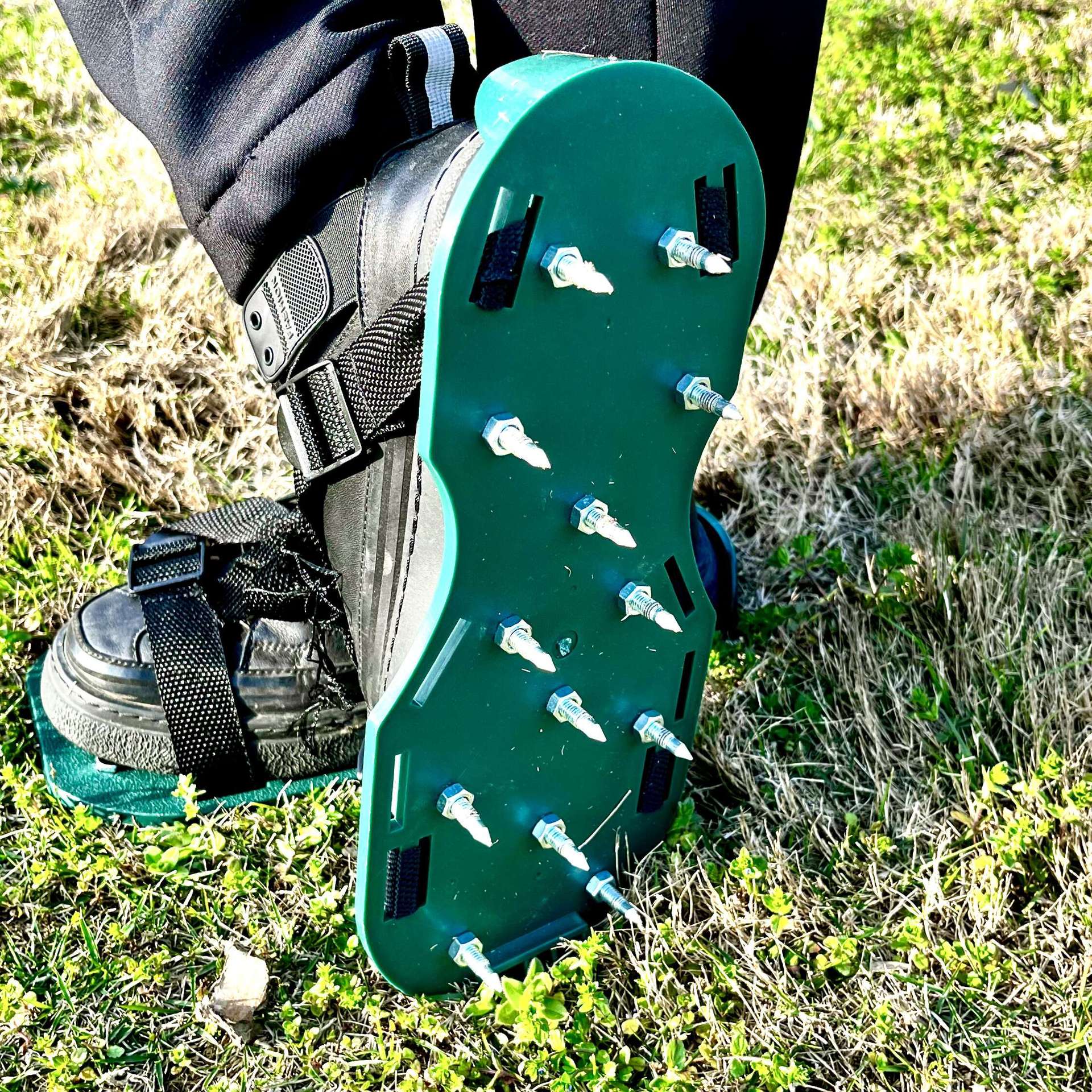Garden loose soil shoes grass spikes garden spikes lawn inflatable loose soil shoes self-leveling epoxy gardening tools