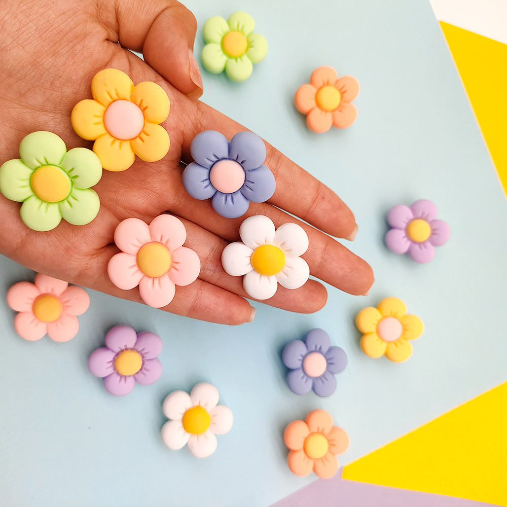 Resin flower cute cartoon hole shoes shoes flower shoe buckle Amazon hot DIY garden shoes decorative buckle