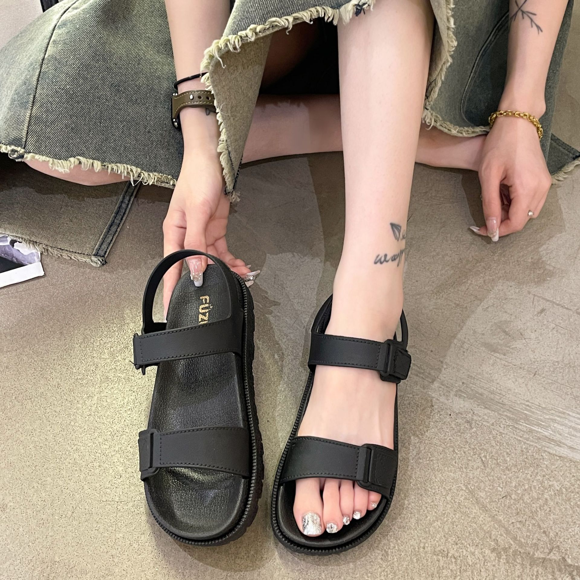 2023 Summer new women's sandals flat Korean style fashionable outdoor casual beach strap Velcro sandals