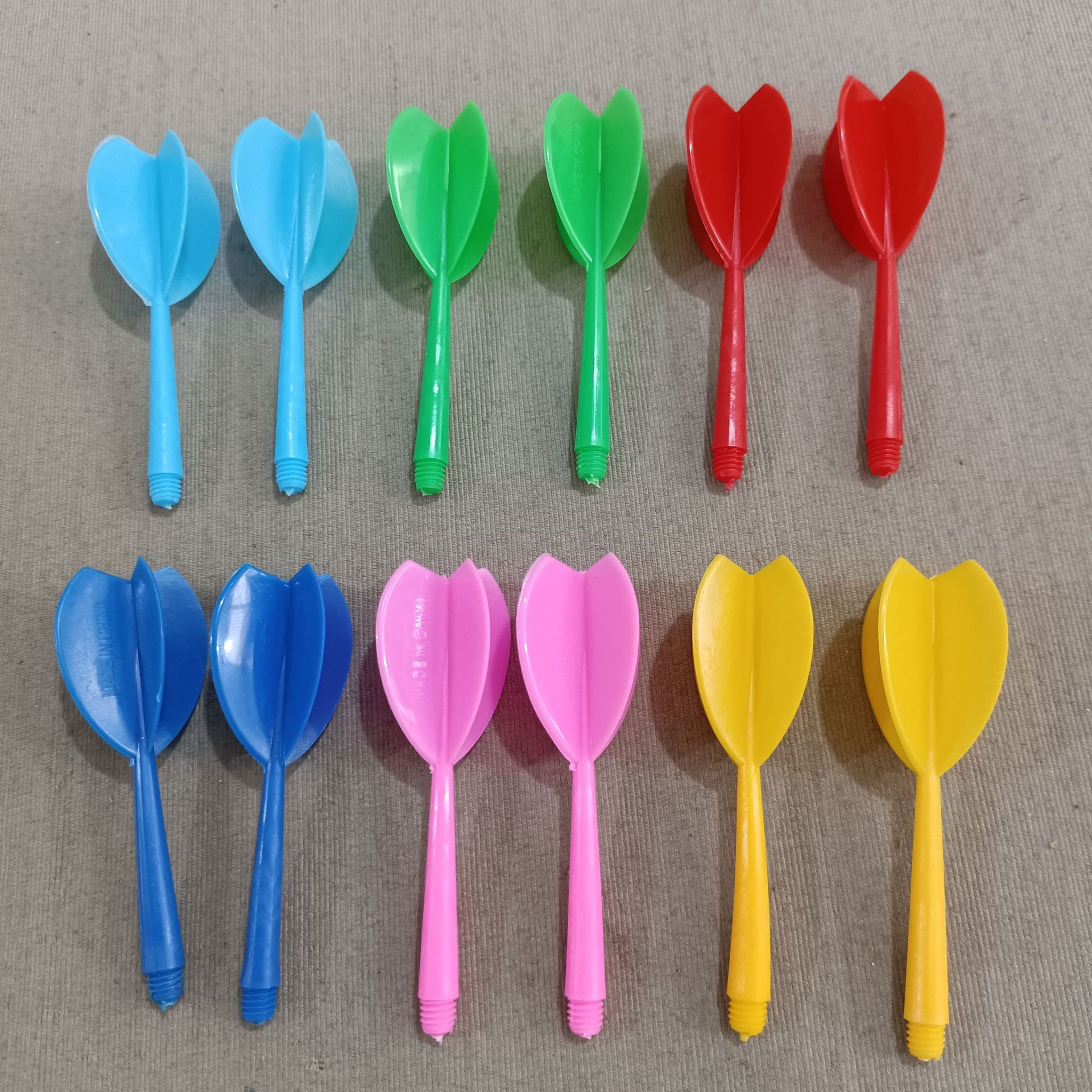 6mm thread diameter one-piece dart tail multi-color selection plastic one-piece dart tail
