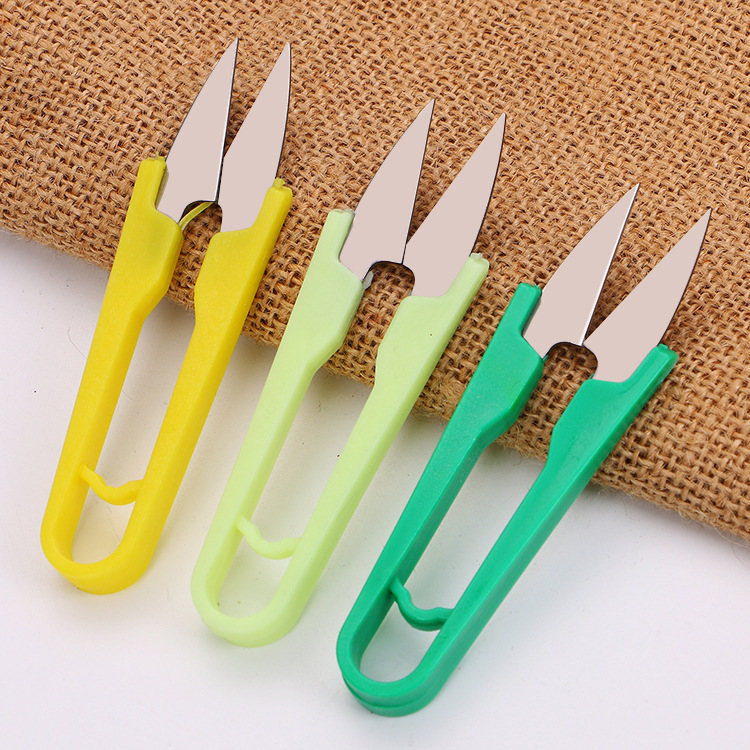 U型のプラスチックのスプリングの紗は十字の刺繍の糸を切って糸を切ってミシンを切って袋に入れます。|undefined