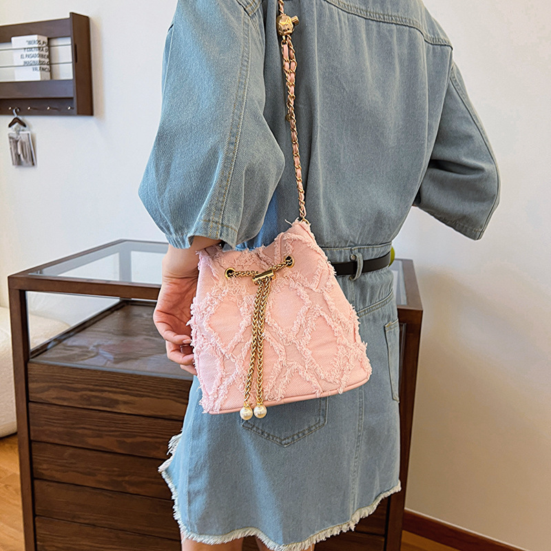 Stilvolle Dia Grid Mini Bucket Bag für Damen_voghion.com
