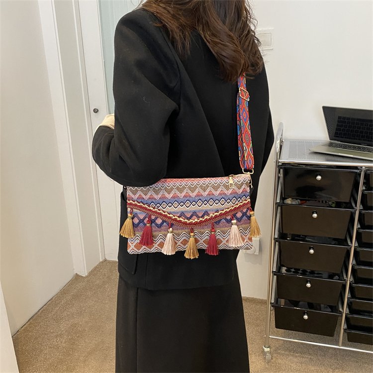 Женская сумка 2022 New Fashion Женская сумка через плечо в корейском этническом стиле с кисточками Маленькая сумка через плечо Женская маленькая квадратная сумка