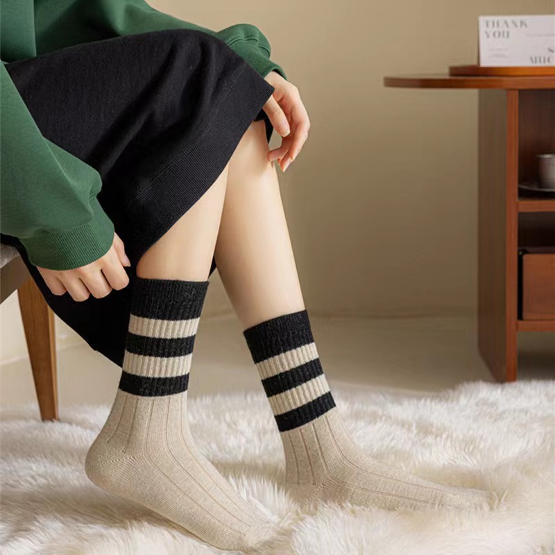 Zhuji retro striped socks women's mid-calf socks Four Seasons universal sweat-absorbent deodorant all-match Japanese college style pile socks