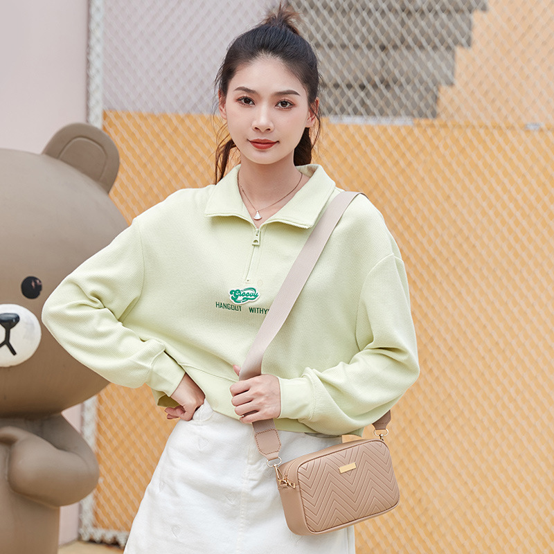 Women's bag 2023 new wave pattern small square bag embroidered Iron film camera bag casual shoulder bag one-piece delivery