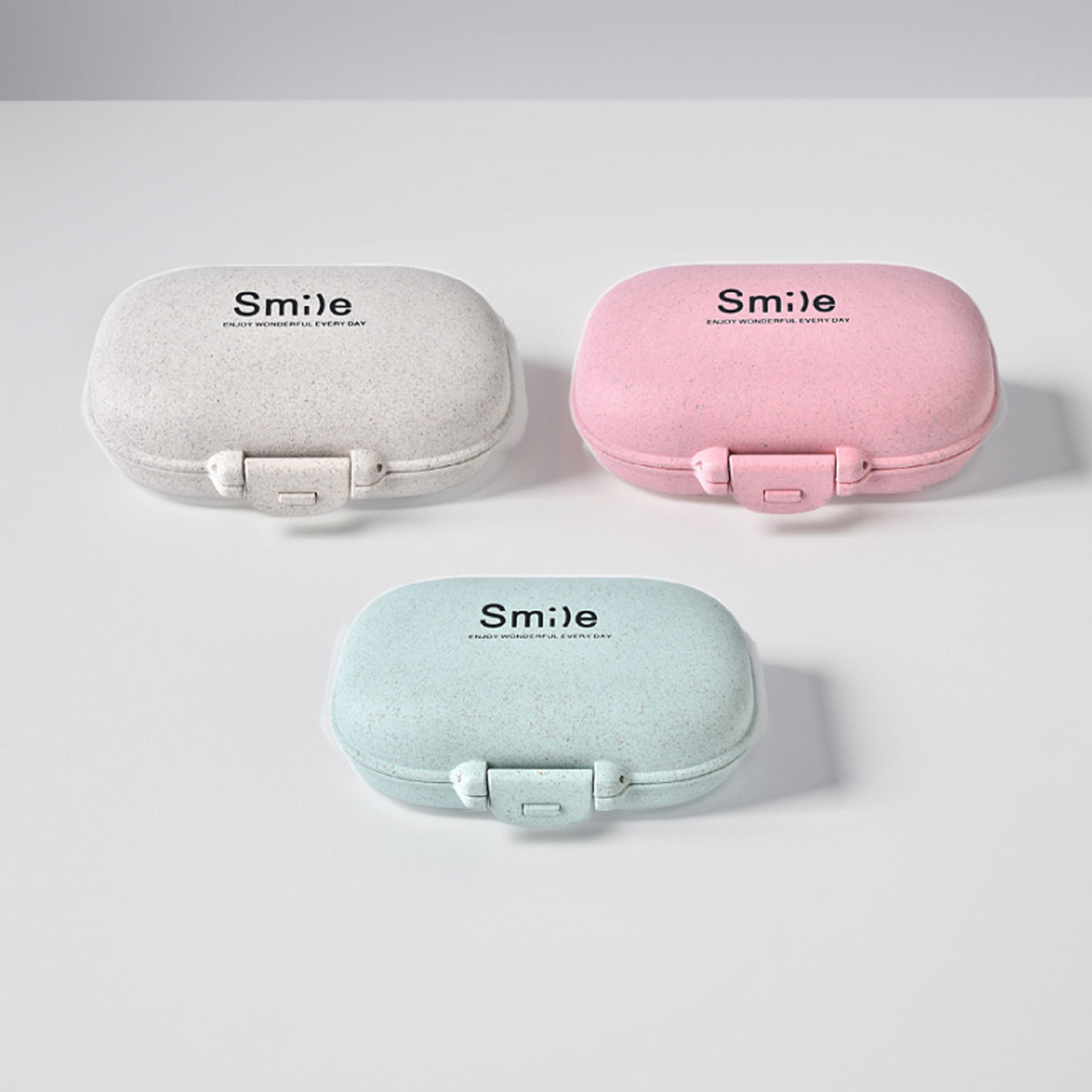 Factory Direct Supply 4-grid medicine box travel portable macaron four-grid mini plastic small medicine box storage box printing