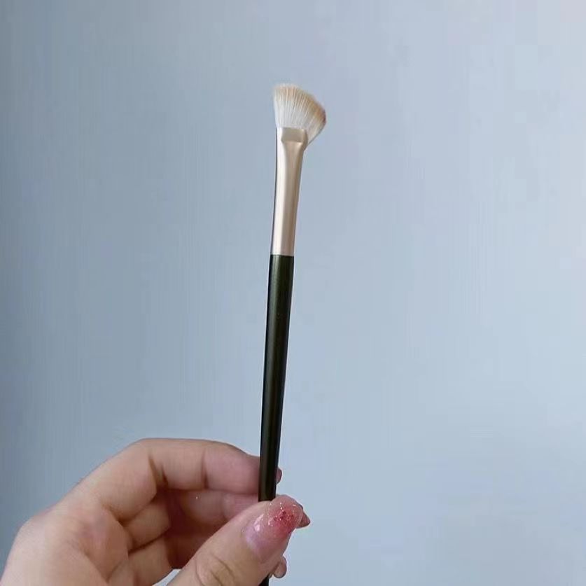 Nile Le Half Fan Shade Brush Makeup Brush Repairer Brush High Glow Brush Cangzhou Shadow Fan Shade Dye Brush