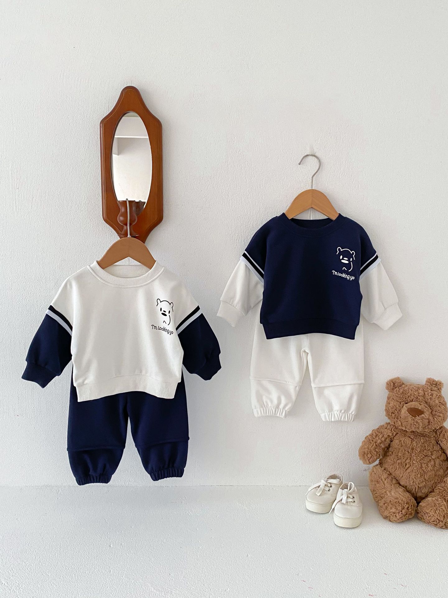 2024 new children's clothing spring and autumn infant Korean style bear expression stitching round neck sweater suit fashionable boy