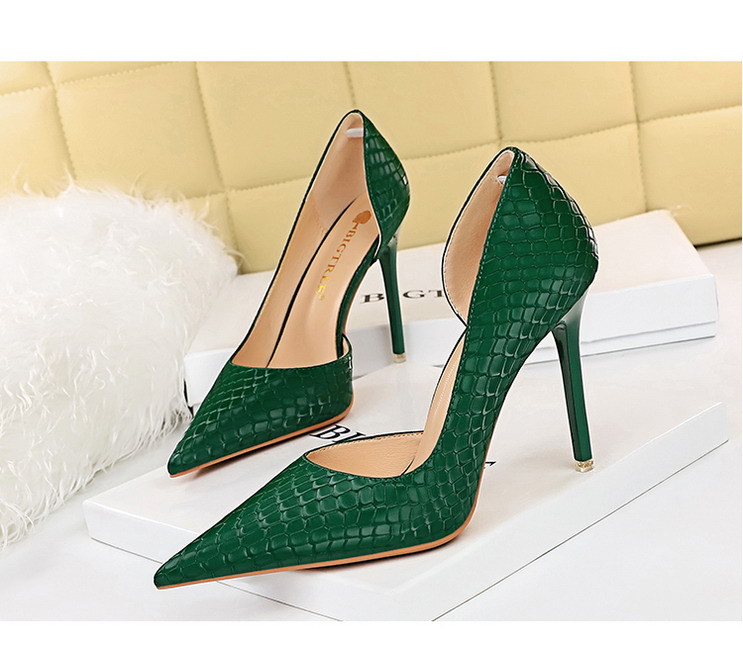 Slim slim heels with high heels and shallow side hollowed-out heels retro serpentine single shoes_voghion.com