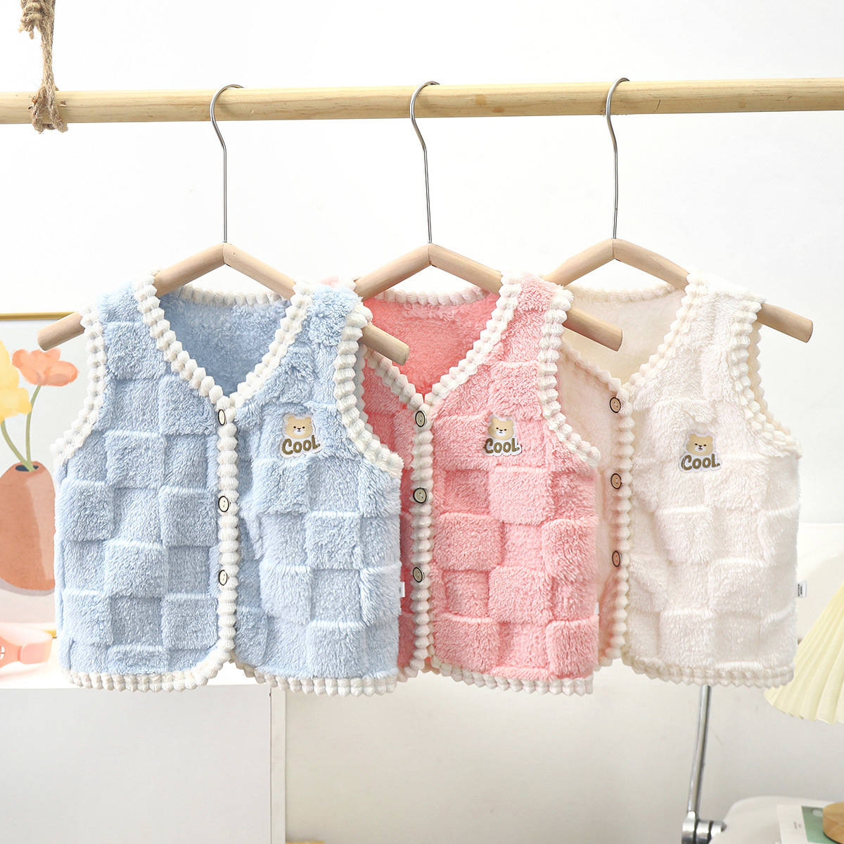 New children's fleece-lined vest boys' warm vest soft inner wear autumn and winter girls' waistcoat cardigan vest outer wear