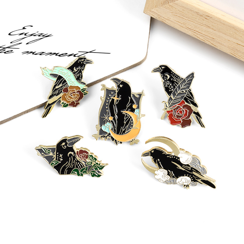Foreign trade new jewelry animal series alloy brooch creative cartoon crow flying shape paint badge wholesale