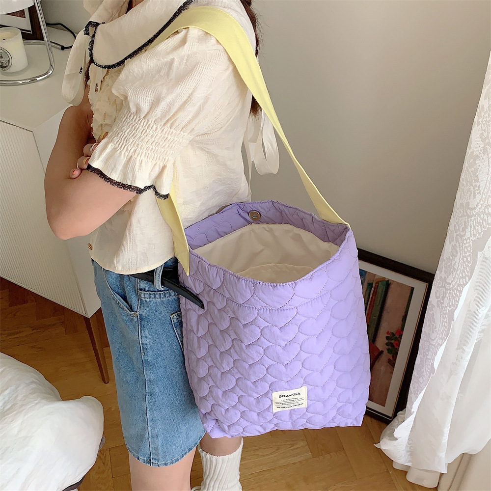 38241 ins new contrast color shoulder bag student female practical large capacity mummy bag quilted shoulder bag female_voghion.com