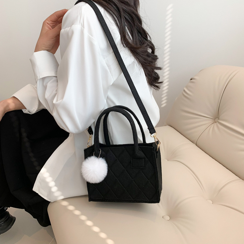 2023 Summer New Style Bag Women's Fashionable Simple Shoulder Bag Portable Small Square Bag Women's Bag Casual Commuter Crossbody Bag