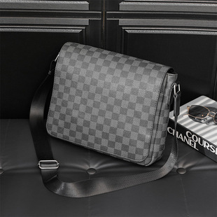 Wholesale men's new shoulder bag fashion messenger bag Street diagonal bag flip ipad File Bag Men's bag tide