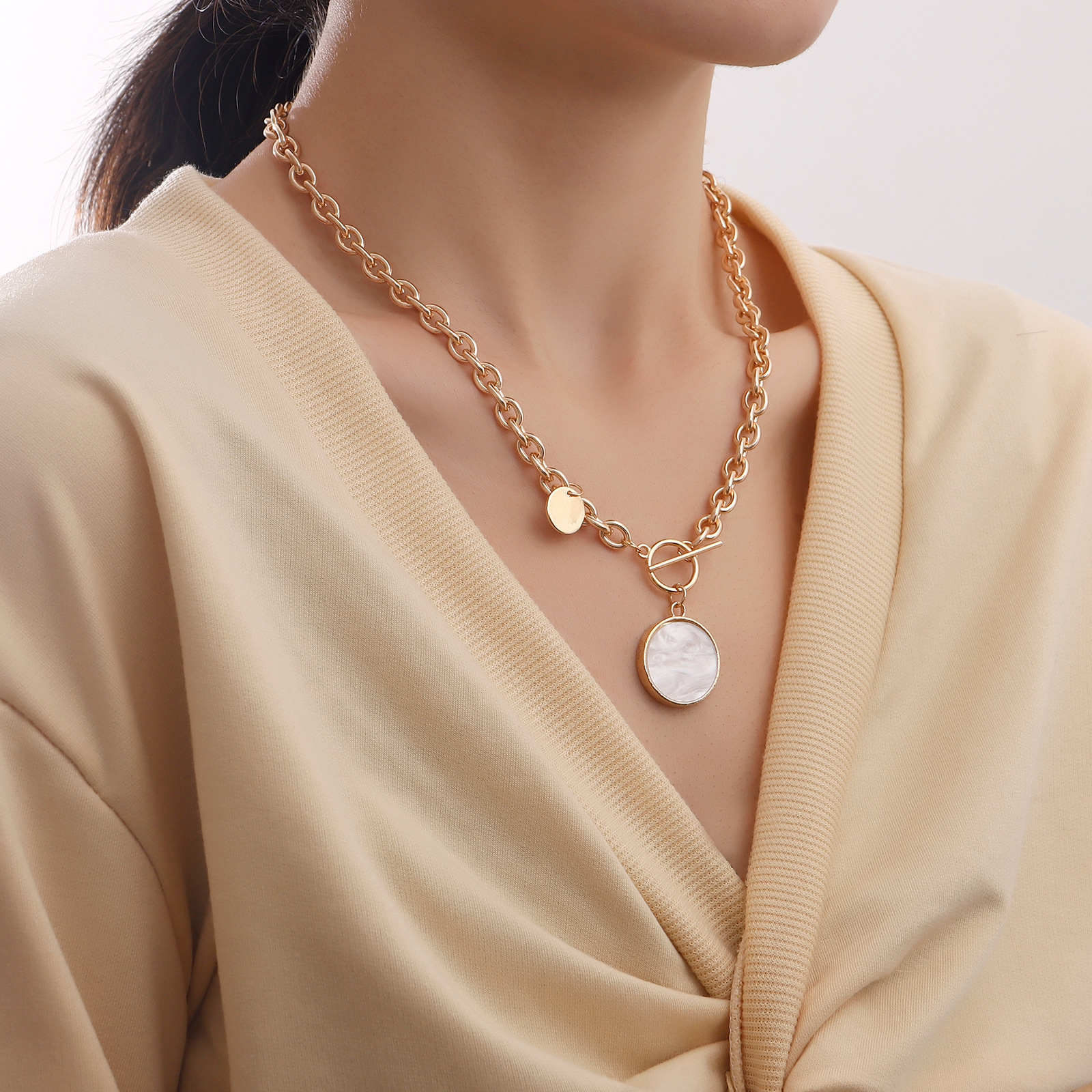 Jewelry punk clavicle chain niche design fritillary necklace women's trendy alloy sweater chain necklace