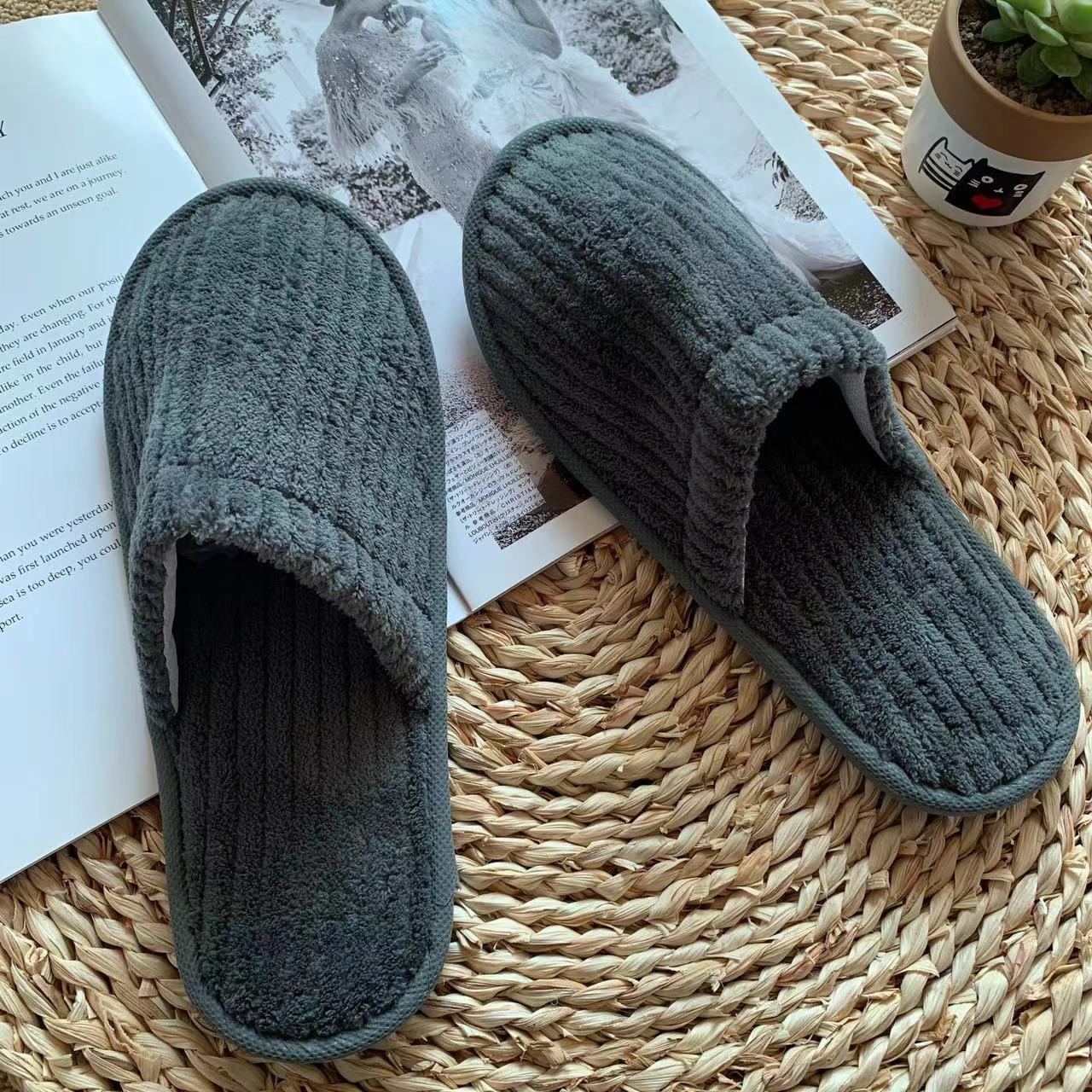 Hotel disposable slippers for home use hospitality beauty salon homestay spring and autumn indoor non-slip coral fleece slippers wholesale