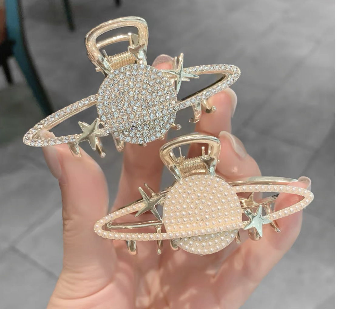 Korean Fashion Niche Planet Medium Grab Clip High Sense Elegant Pearl Rhinestone Girl Top Clip Hair Shark Clip_voghion.com